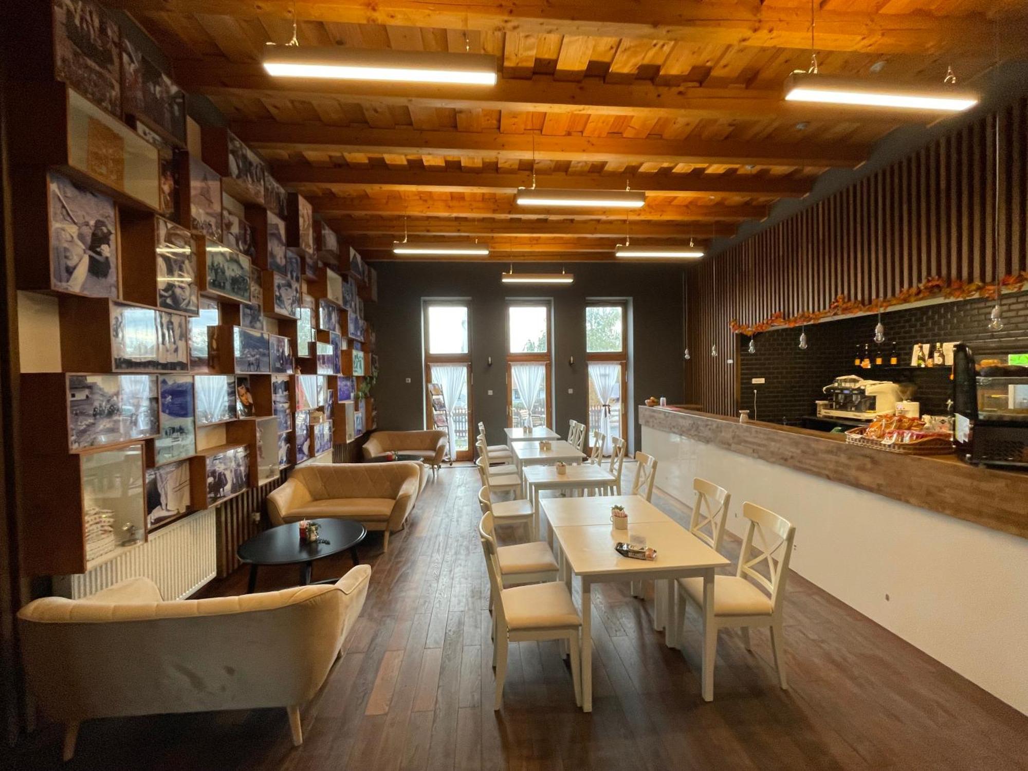 Hollokoeves Vendeghazak Hotel Buitenkant foto
