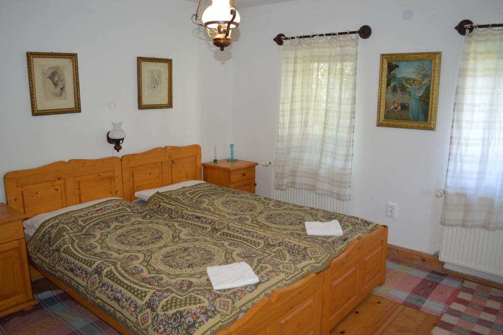 Hollokoeves Vendeghazak Hotel Buitenkant foto