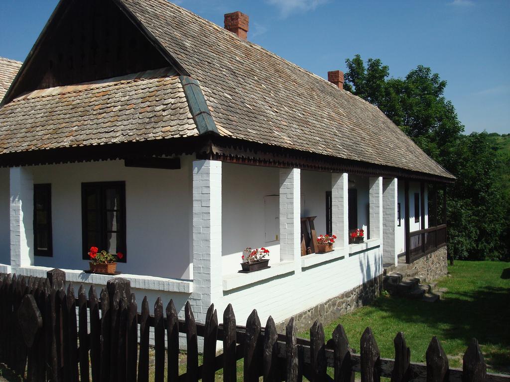 Hollokoeves Vendeghazak Hotel Buitenkant foto